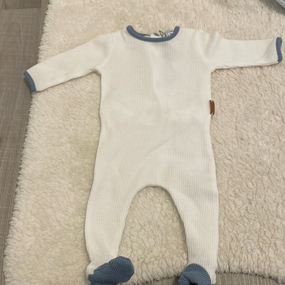 Cream Bebe waffle knit white footie with blue trim